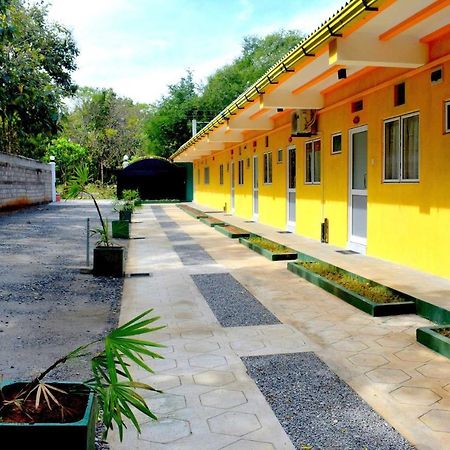 Sri Mayura Holiday Resort Kataragama Ngoại thất bức ảnh