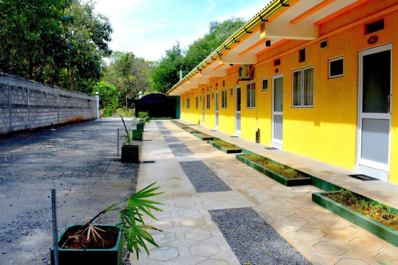 Sri Mayura Holiday Resort Kataragama Ngoại thất bức ảnh