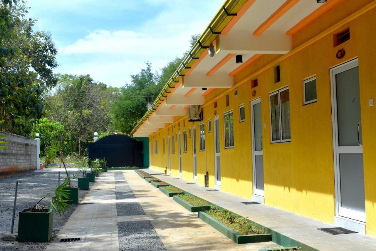 Sri Mayura Holiday Resort Kataragama Ngoại thất bức ảnh